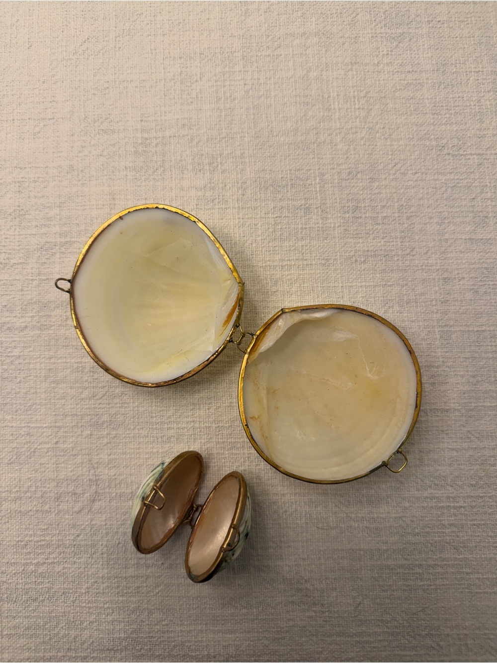 Shell Locket Pendant - White and Green Shells - Picture 2 of 2